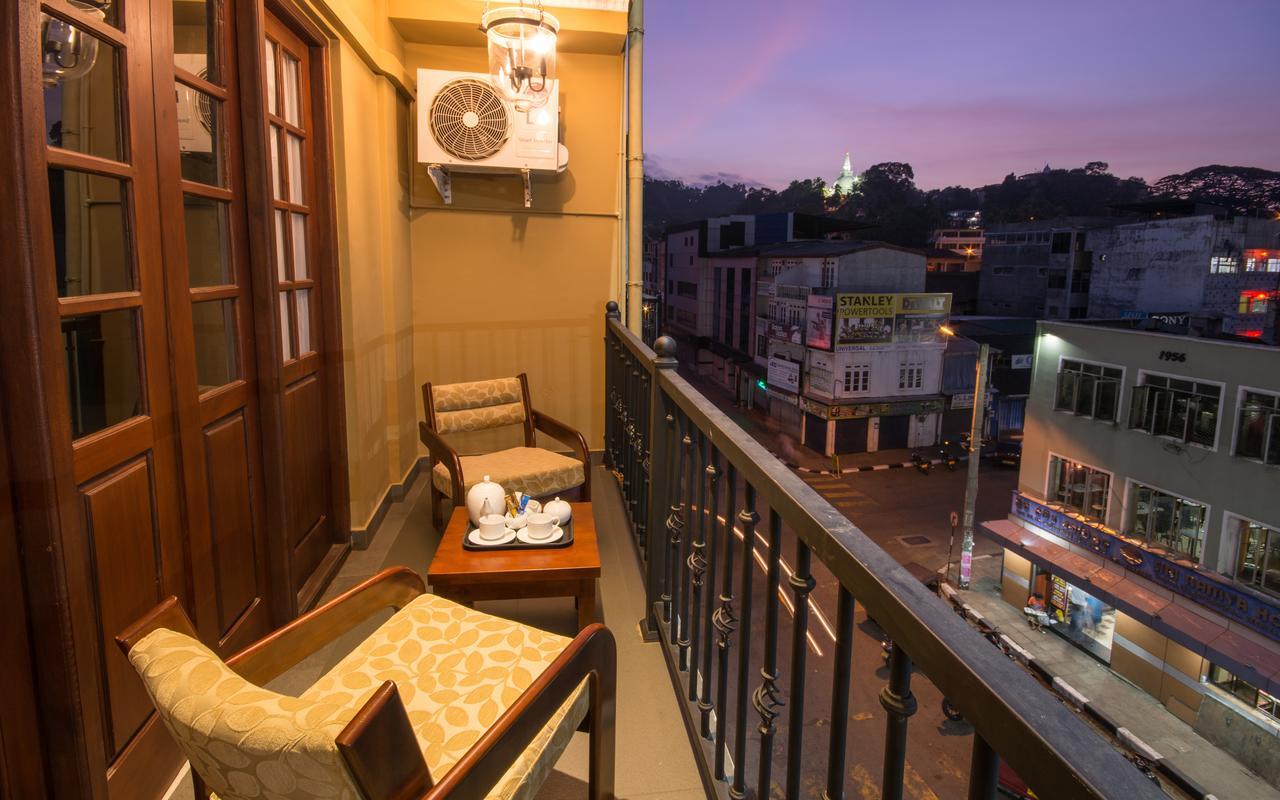 Ceyloni City Hotel Kandy Exterior photo