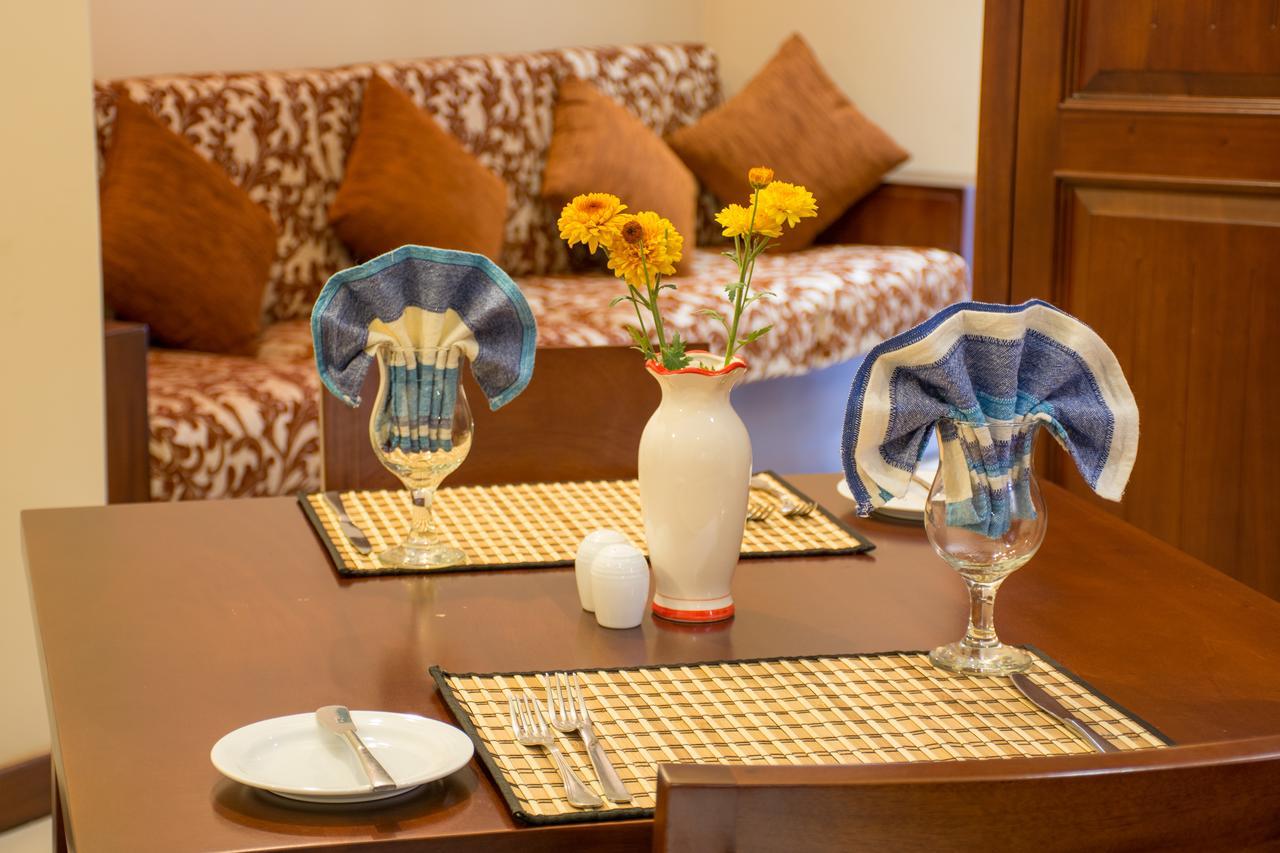 Ceyloni City Hotel Kandy Exterior photo