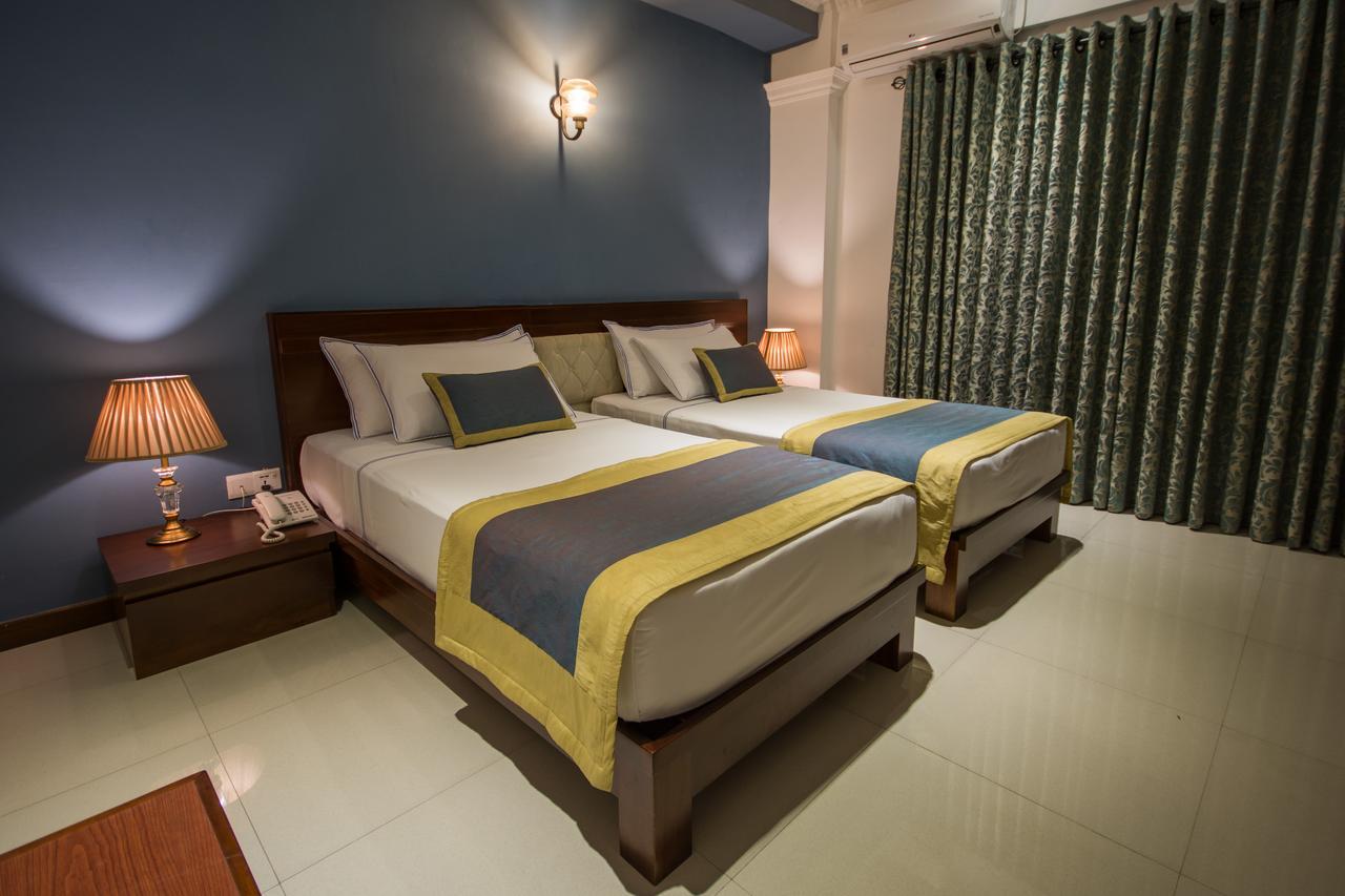 Ceyloni City Hotel Kandy Exterior photo