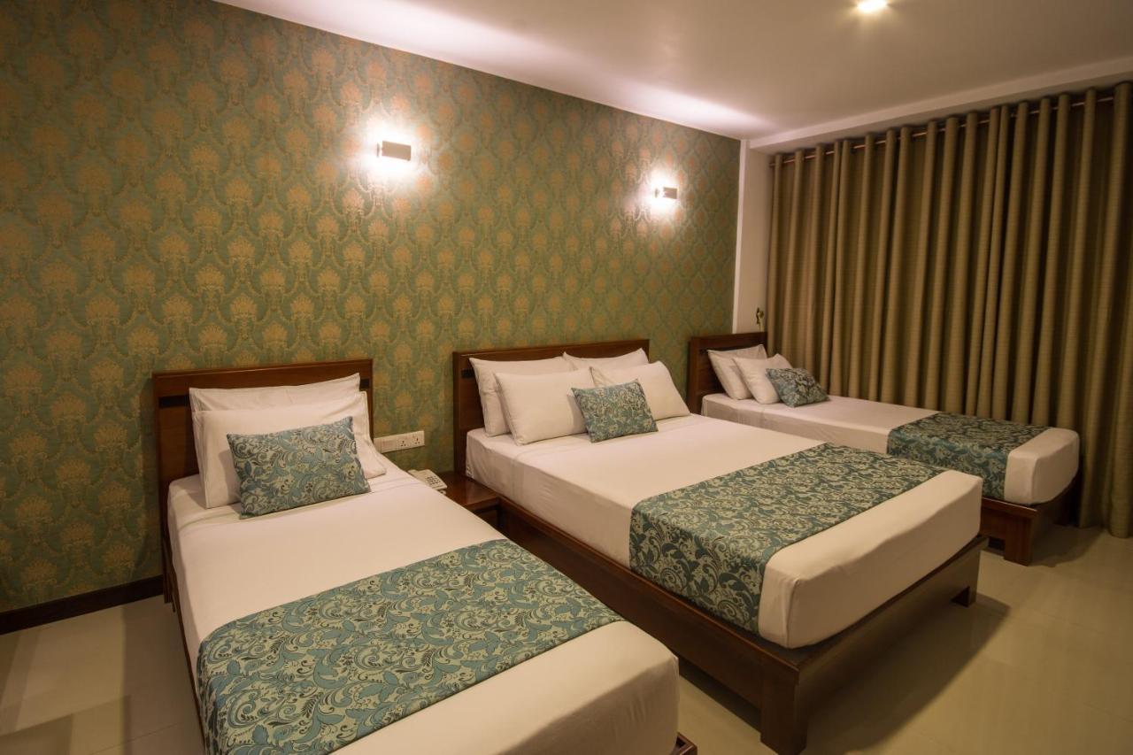 Ceyloni City Hotel Kandy Exterior photo