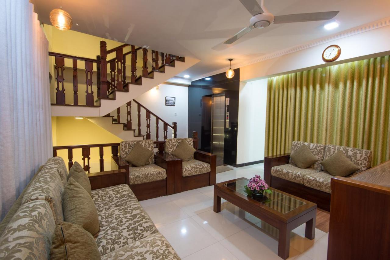Ceyloni City Hotel Kandy Exterior photo