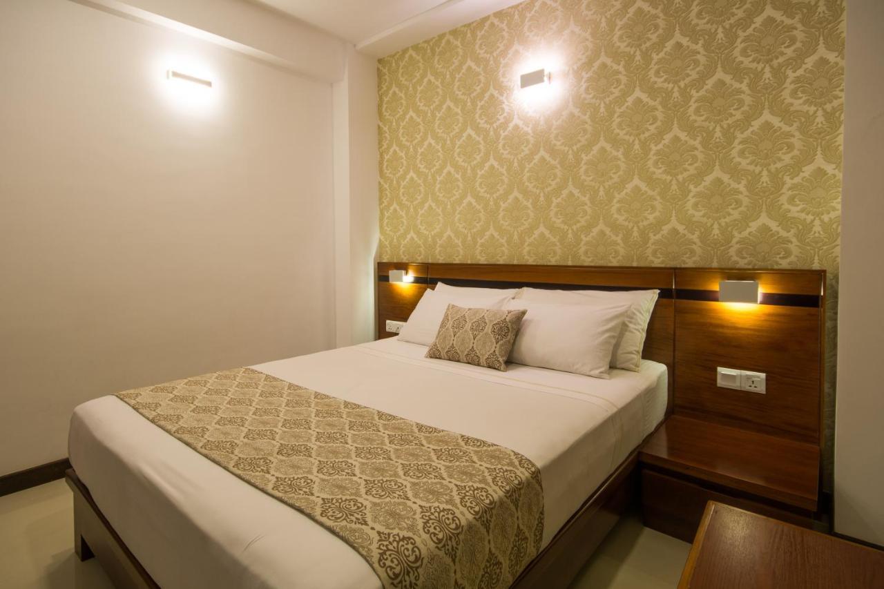 Ceyloni City Hotel Kandy Exterior photo