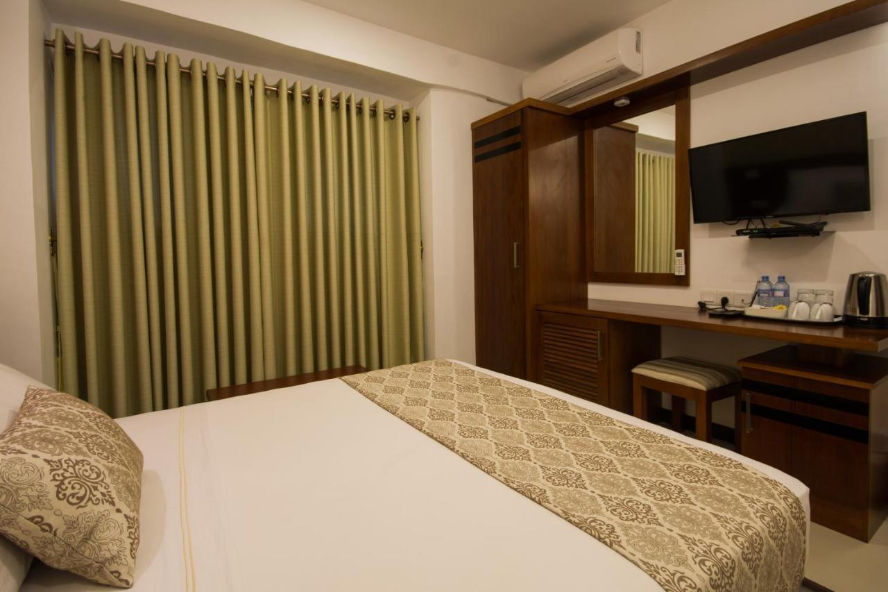 Ceyloni City Hotel Kandy Exterior photo